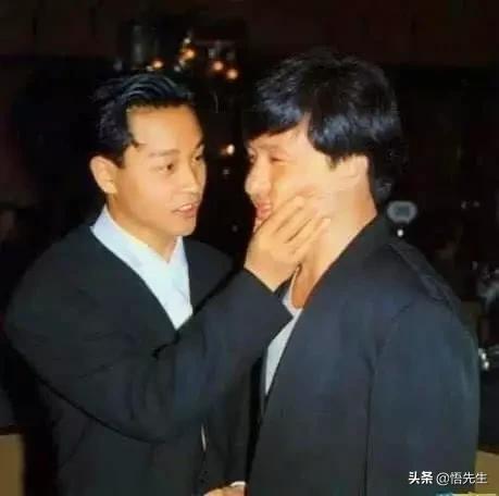 年轻时的霍金照,霍金年轻时照片有多帅