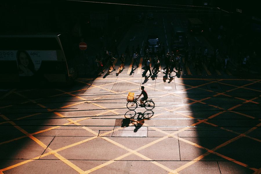 火车卧铺比硬座难买,火车硬卧为什么便宜