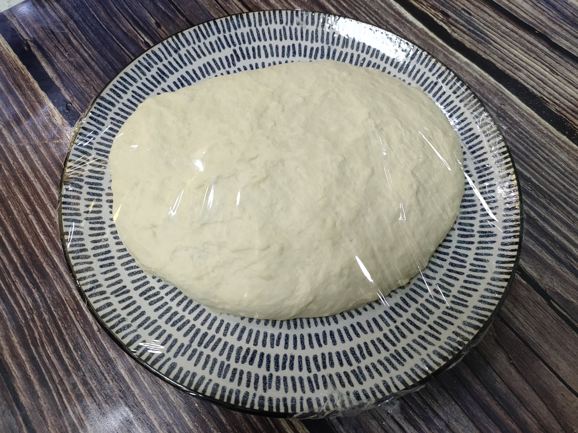 炸油条放了油条蓬松粉还放酵母吗,炸油条发硬不蓬松怎么快速解决