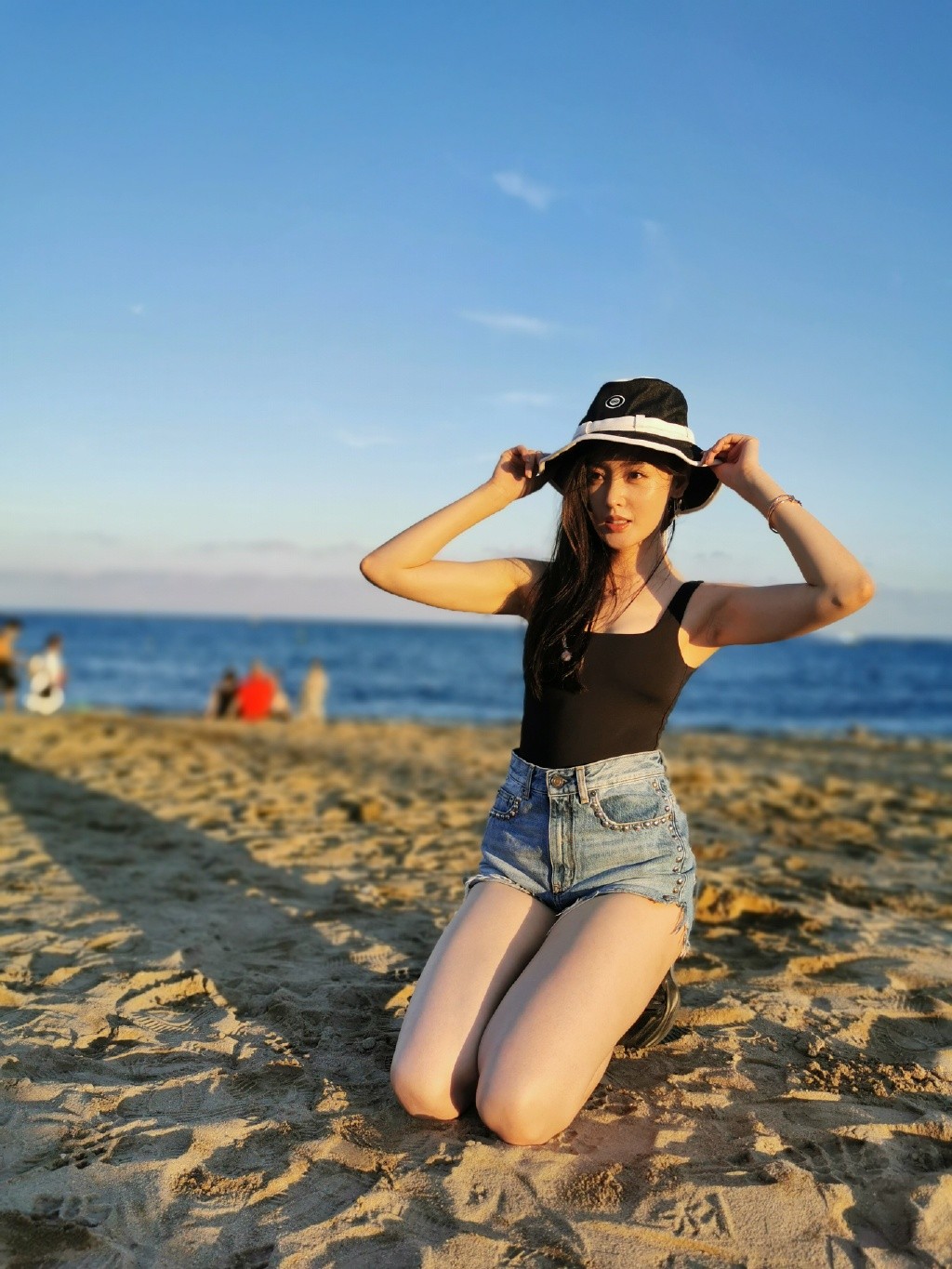 张天爱穿西装有多帅,张天爱穿制服视频