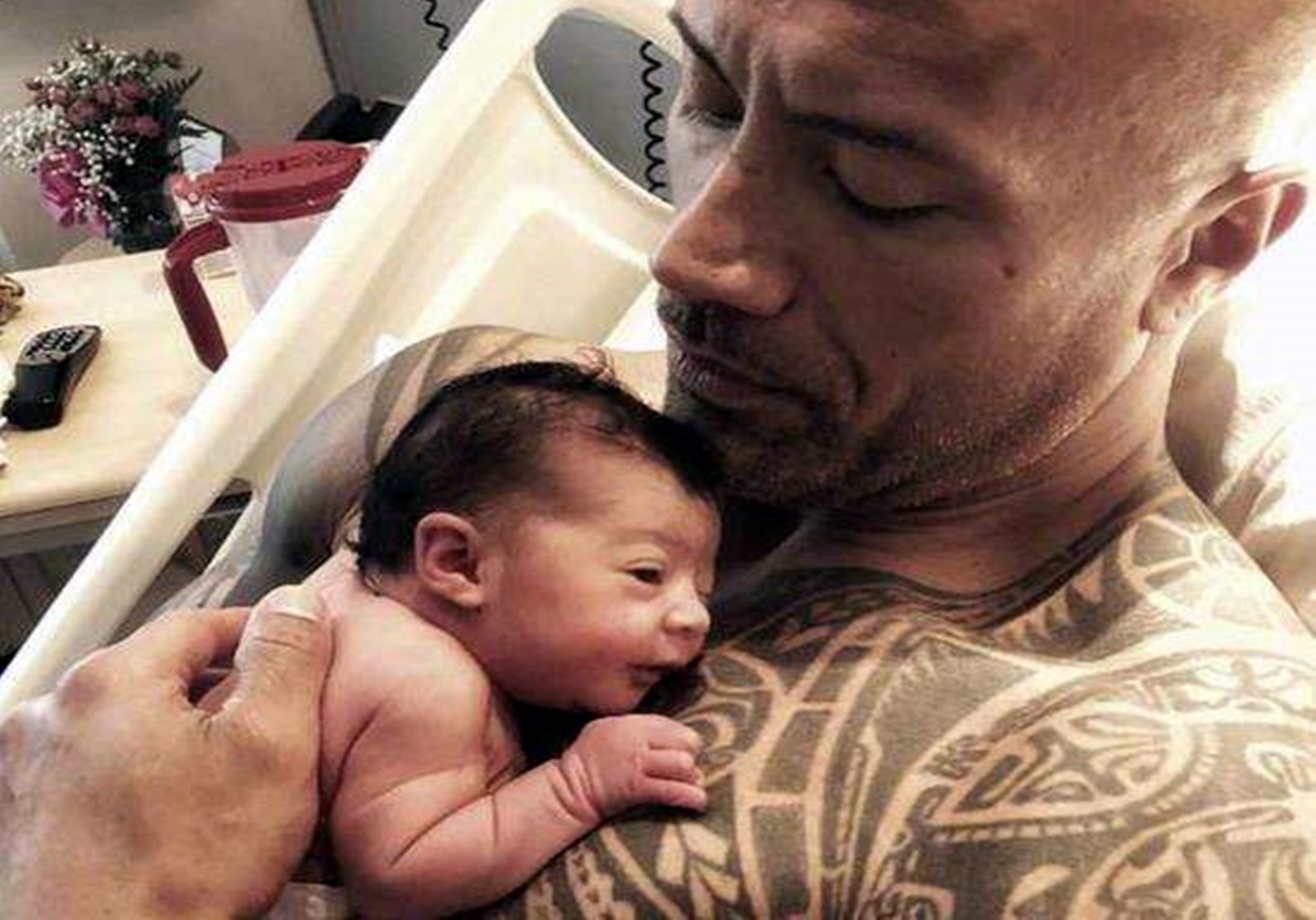 金刚爸爸vs恶龙妈妈,金刚爸爸和女儿