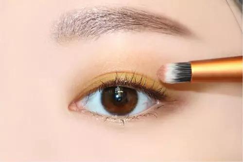 亮色眼影颜色搭配和画法美炸天,眼影画法新手亮色系列