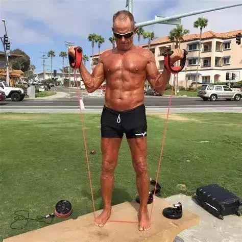 9小时30分钟平板支撑世界纪录,平板支撑吉尼斯世界纪录保持者