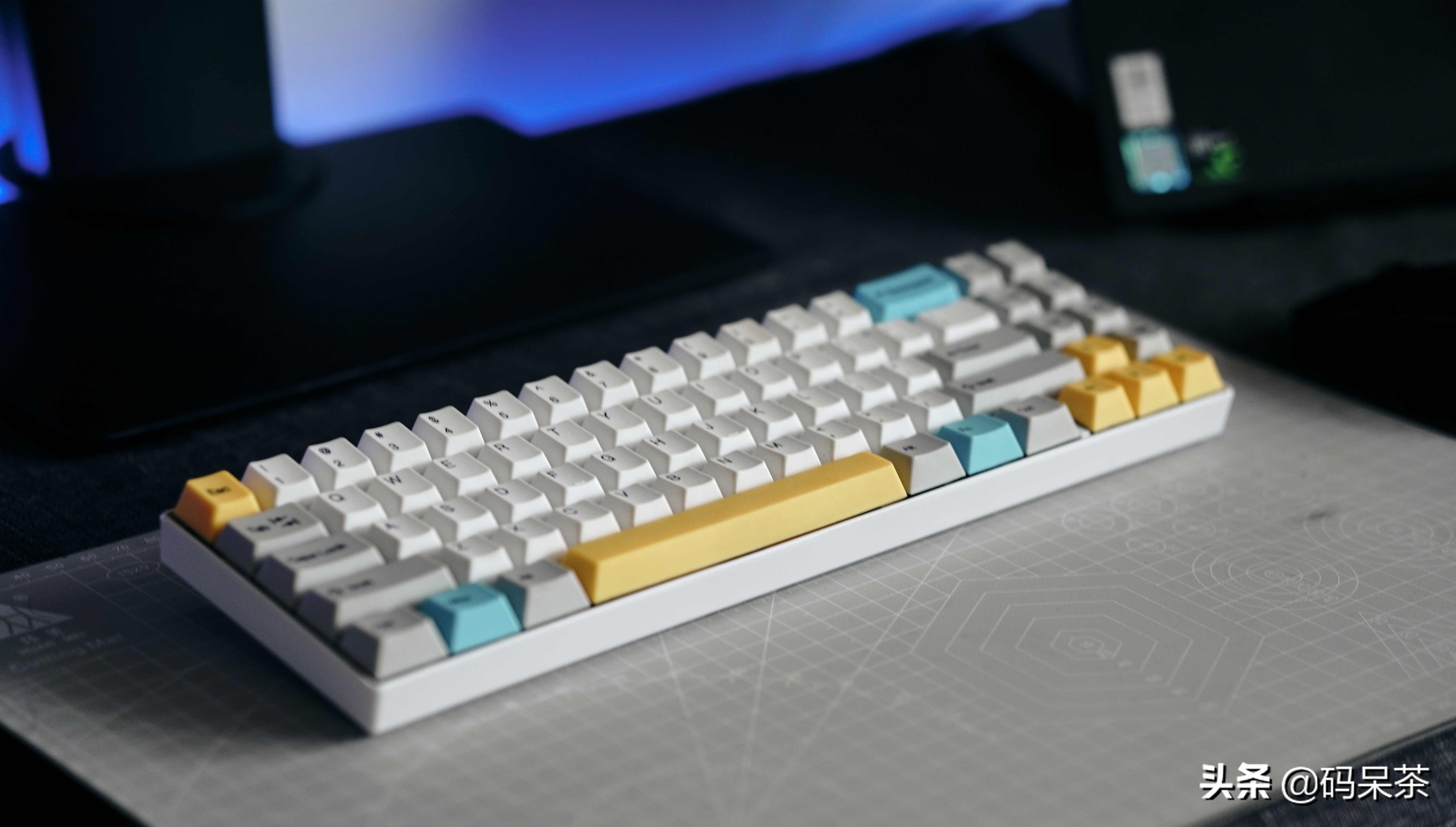 笔记本外接显示器桌面怎么摆放,笔记本外接显示器怎么美化屏幕