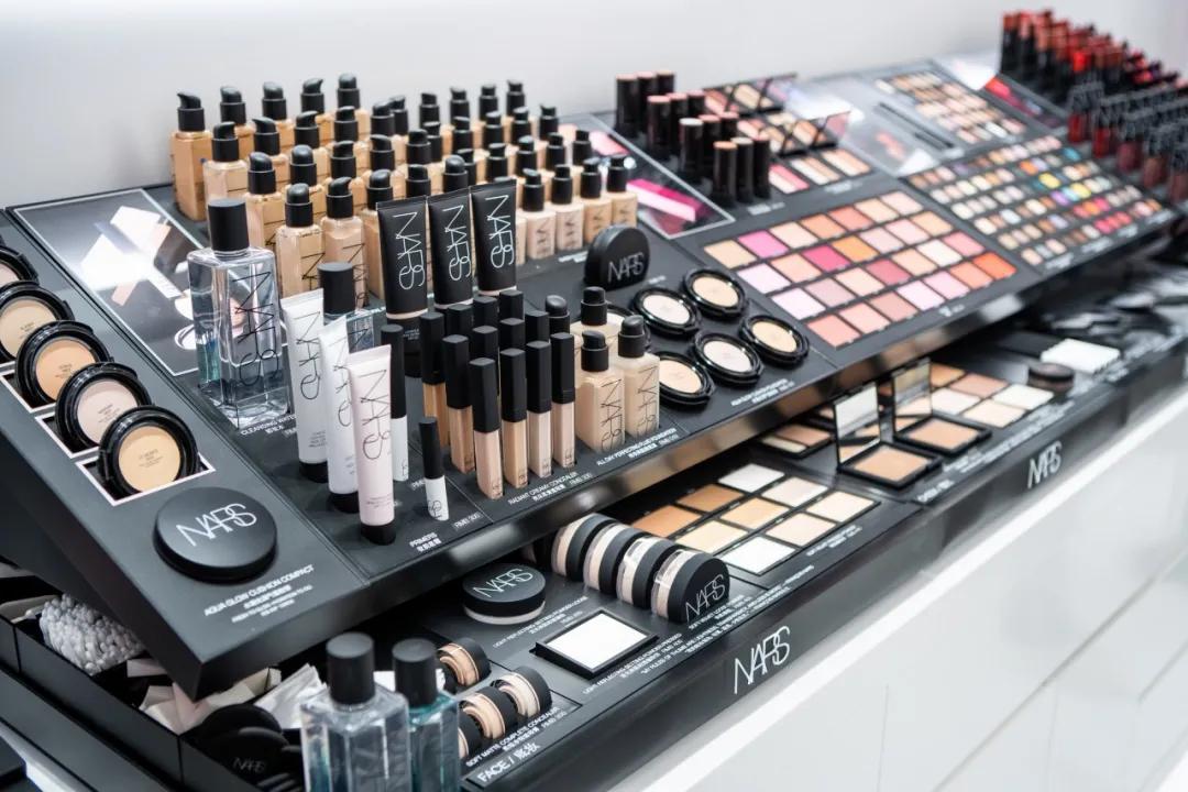 刷爆全网的美妆店空降天津了，到处都是人，大批现场照片被曝光