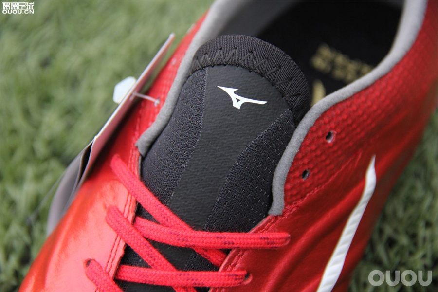 日产足球鞋测评,足球鞋实战测评nike暗煞