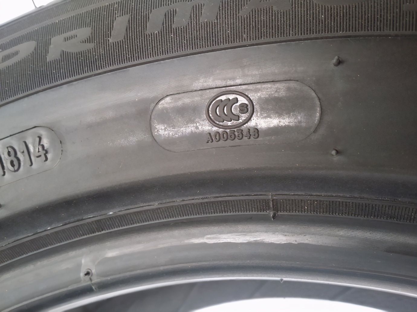 轮胎上英文字母是什么意思,解读轮胎上的英文名字