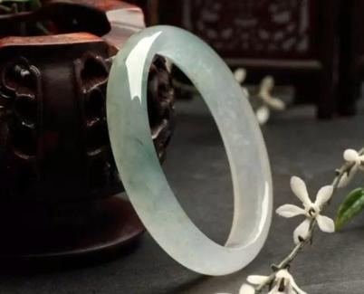 珠宝首饰佩戴大有讲究你戴对了吗,适合送人的珠宝