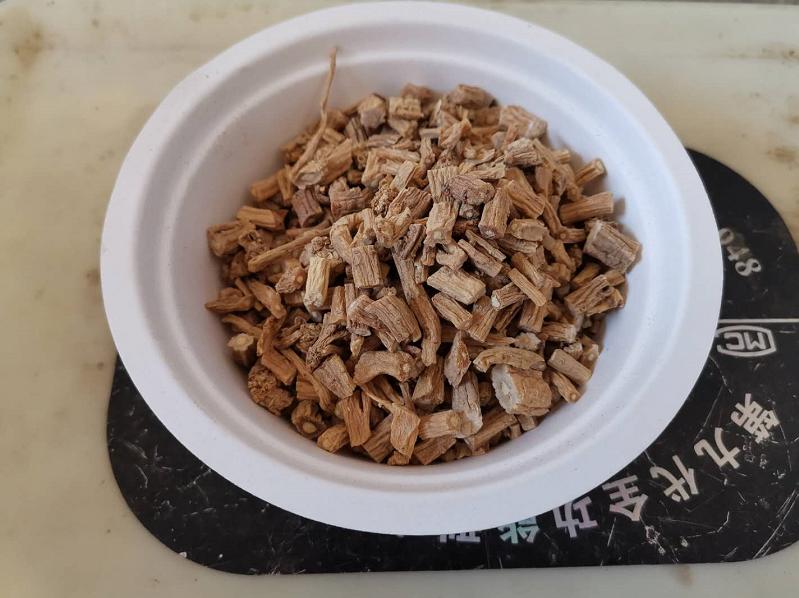 养鸡100万致富经视频,900元养鸡养猪