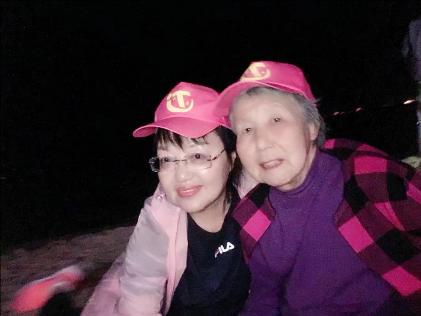 鎴戠殑姣嶄翰骞朵笉浼熷ぇ璇綍,姣嶄翰骞朵笉瀹岀編浣嗕細绔敖鍏ㄥ姏