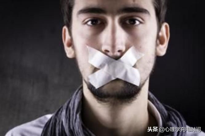 如何教一个内向的人外向,内向的人怎么学会交流