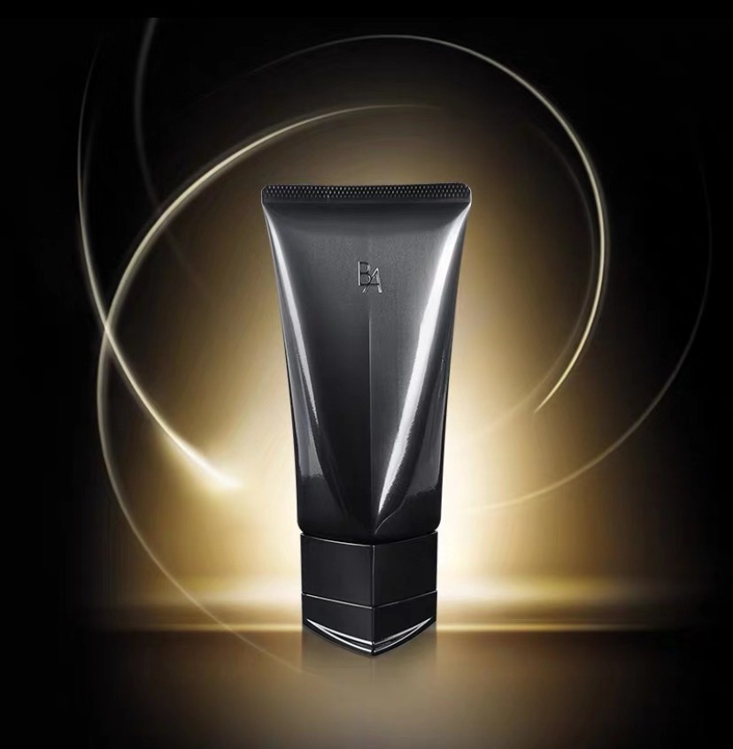 小女孩买大牌,普通小女孩买miumiu