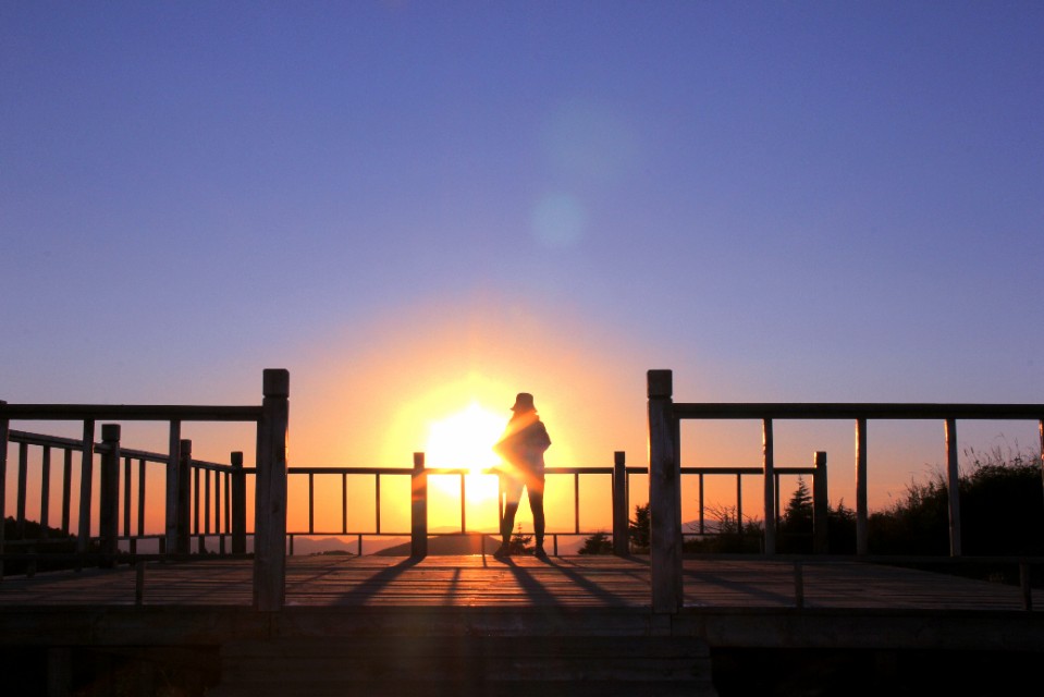 宿在驼梁，感受一种无忧的生活/郝贵云