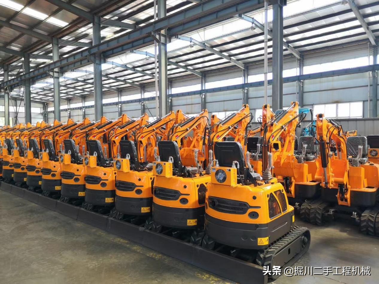 二手挖掘机市场价格为什么这么低,二手挖掘机市场火爆的原因有哪些