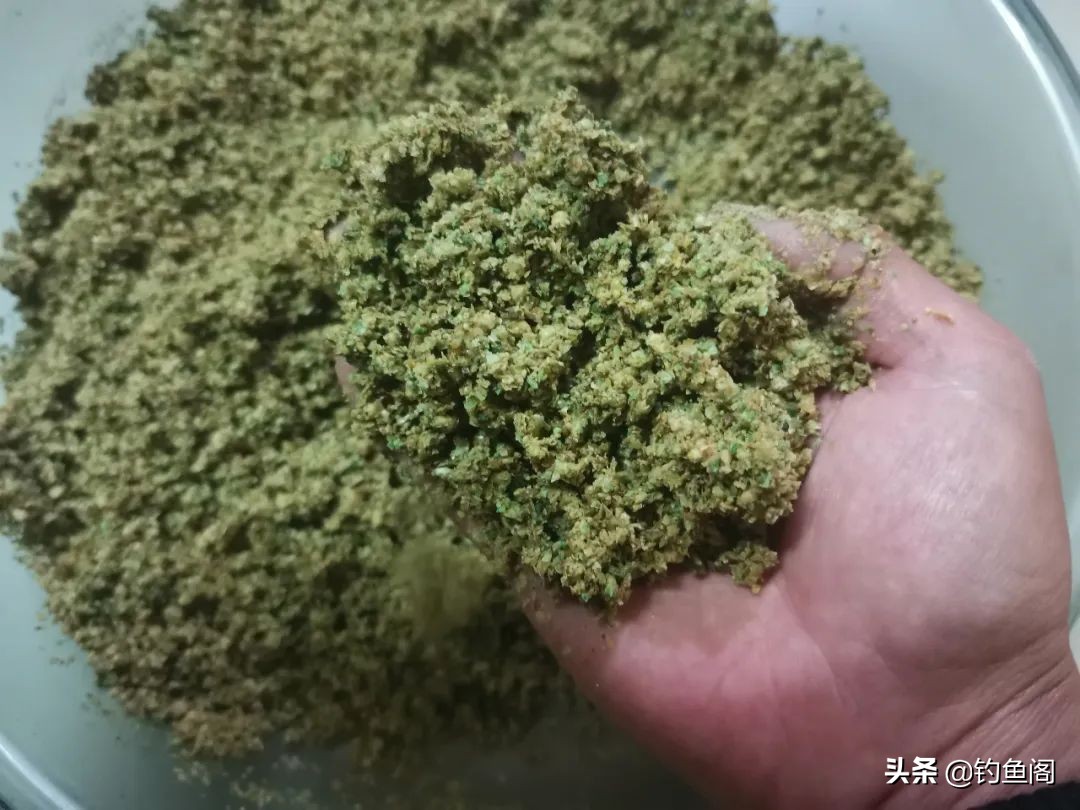钓鱼怎么使用花生麸皮钓饵,麸皮搭配什么饵料最好钓鱼