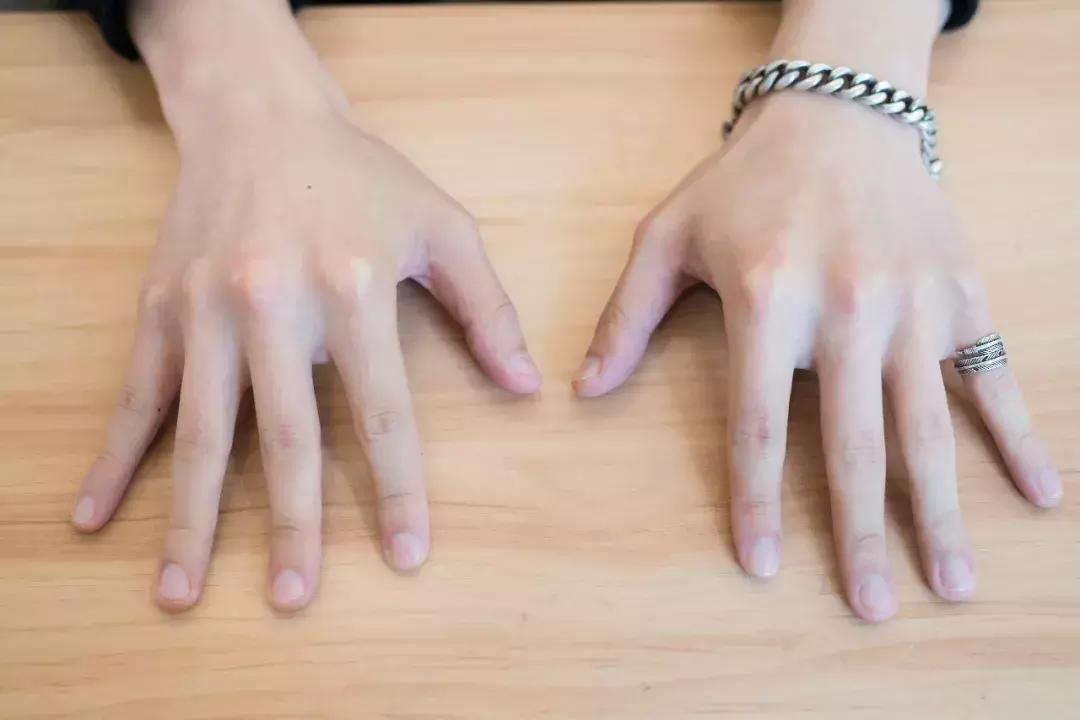 我应该给这些被骗来做美甲的男生道个歉