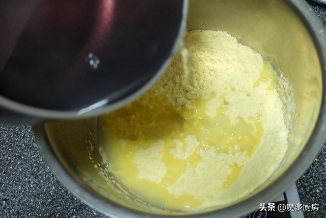 玉米面放牛奶和面,玉米粉加牛奶粉和面做法