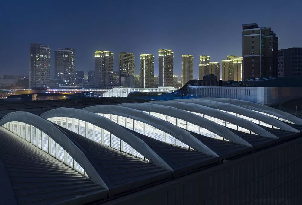 火爆到车都停不下！高新区又一综合体试营业，还有一个……