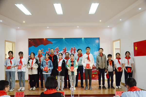 从小学先锋长大做先锋事迹,从小学先锋长大做先锋人物