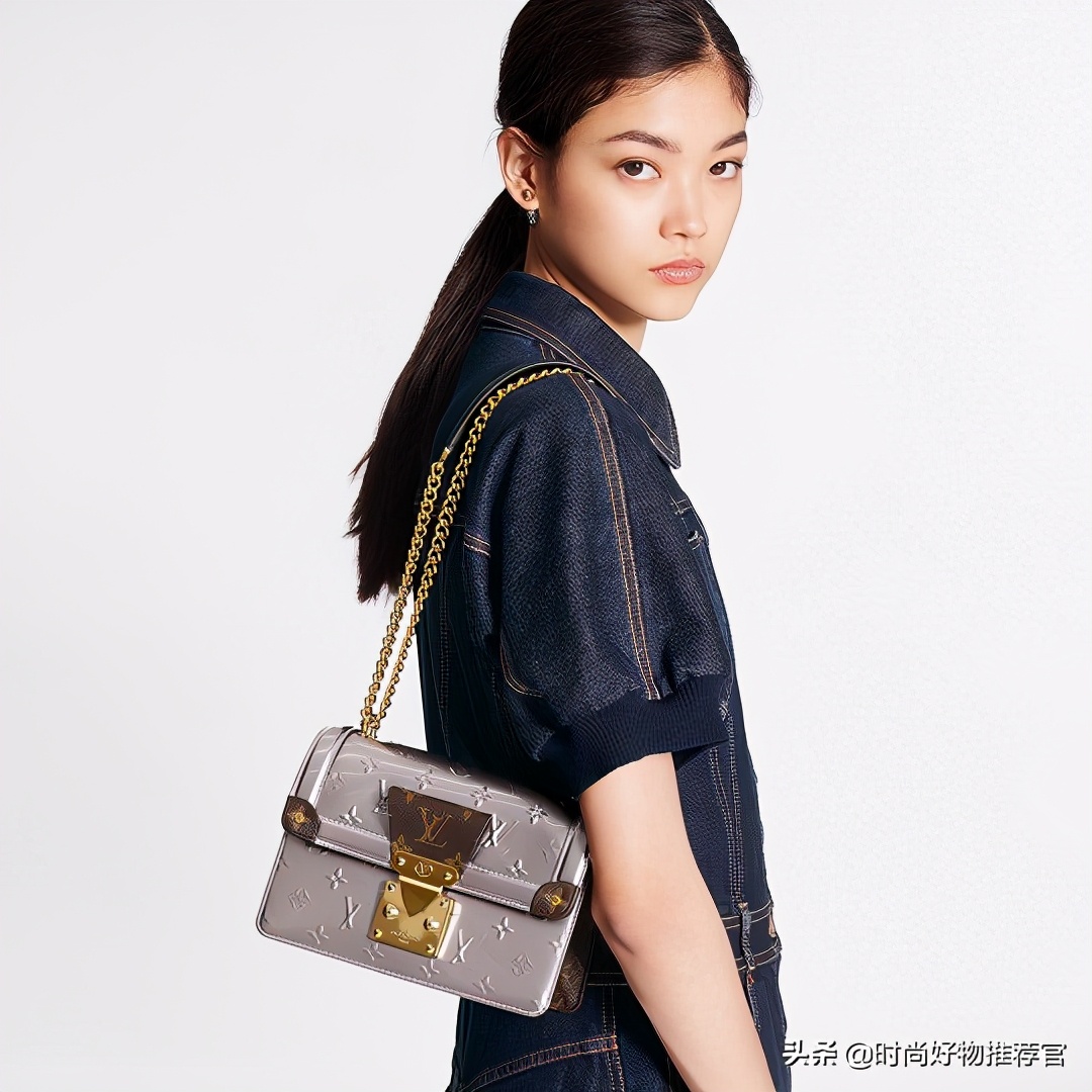 lv黑色牛皮压花邮差包新款有链条,lv新包真皮包