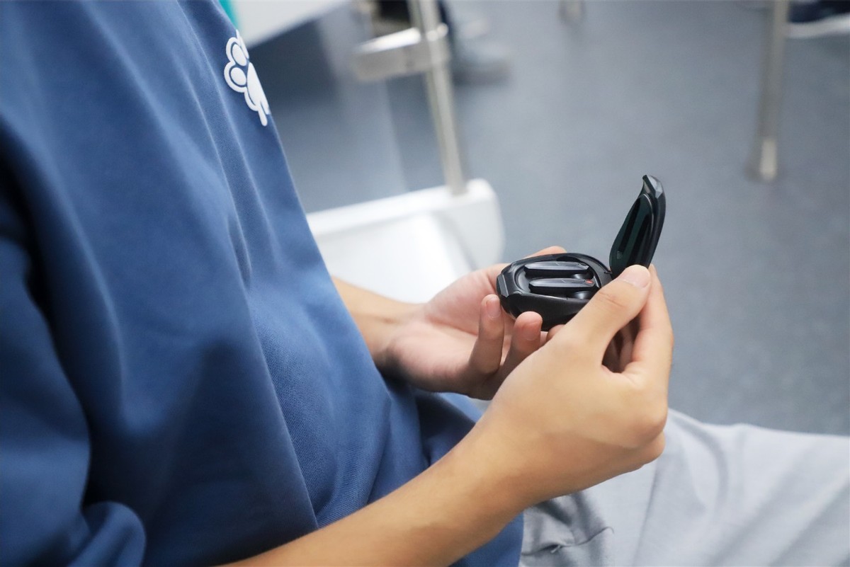 游戏玩得更爽，专业电竞芯片加持，奥恳ES07游戏耳机给你更好答案