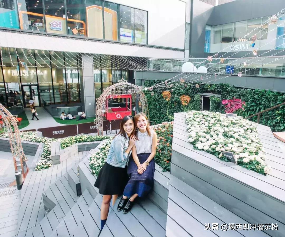 过分美丽！圣诞灯饰点亮香港：泰迪熊、比卡超、布丁狗陪你过圣诞