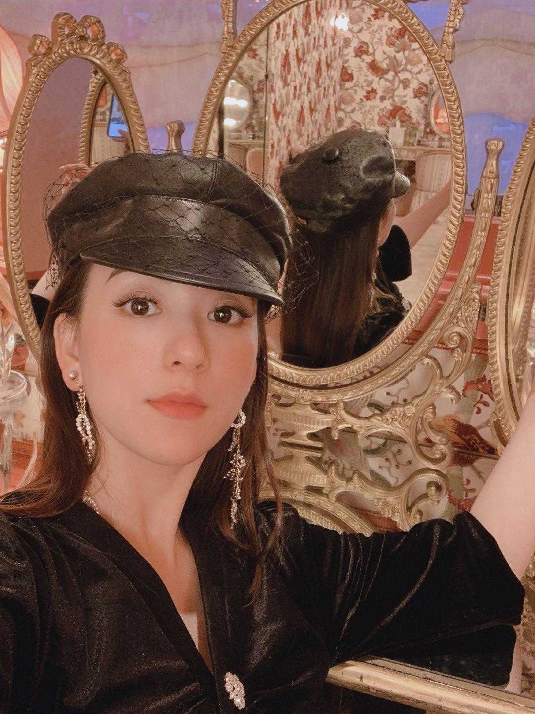 天王嫂方媛学院风造型很有英伦范,天王嫂方媛化妆前后判若两人