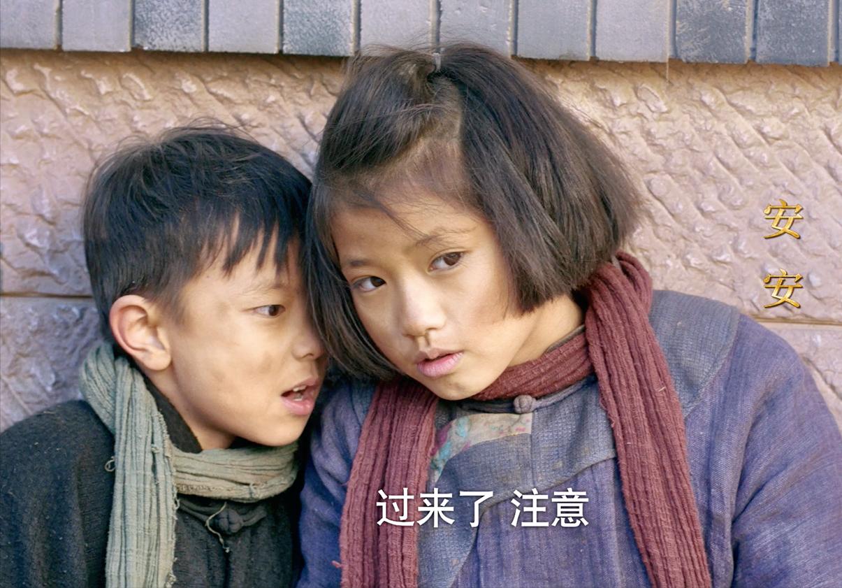 《啊摇篮》从敌区监狱来了26个孩子，父母都是革命英雄可敬又可怜