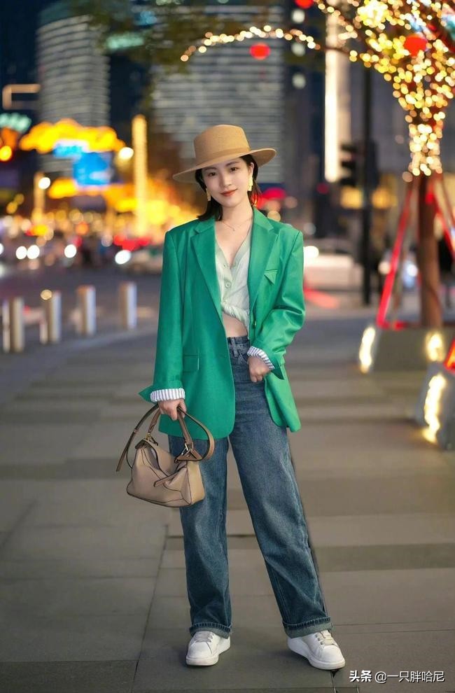 夏天穿鞋不要选这3个“颜色”，容易显脚黑，还不洋气