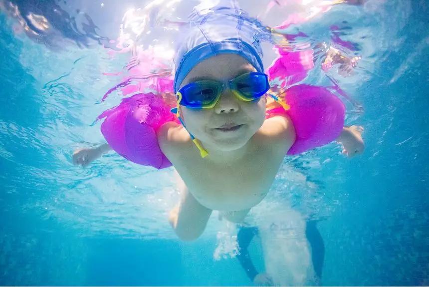 婴儿游泳家长常见问题及解答话术,育儿专家说婴儿游泳