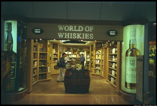 机场免税店买的酒靠谱吗,机场免税店可以买几瓶酒