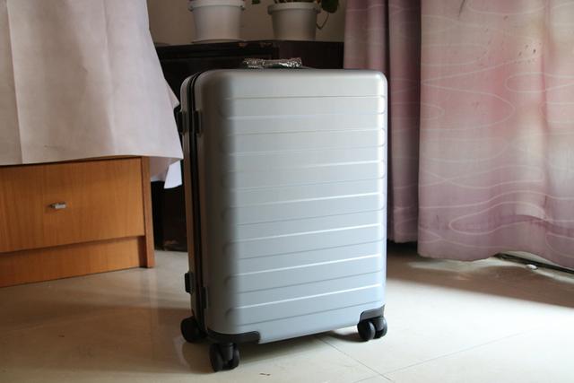 20寸行李箱选择拉链还是卡扣,潮男20寸登机箱怎么选
