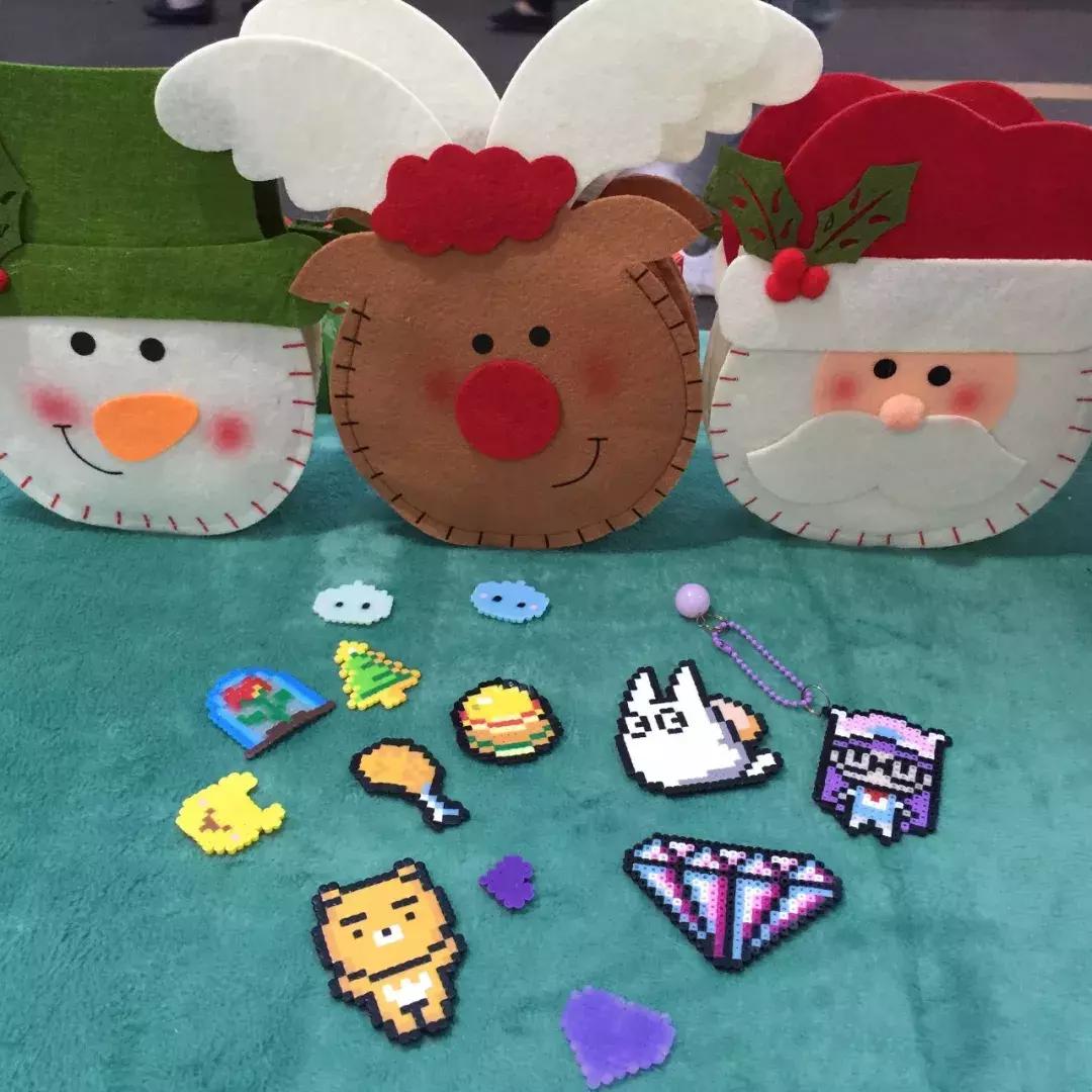 能给圣诞老人换衣服?这个圣诞嘉年华在搞什么名堂?!