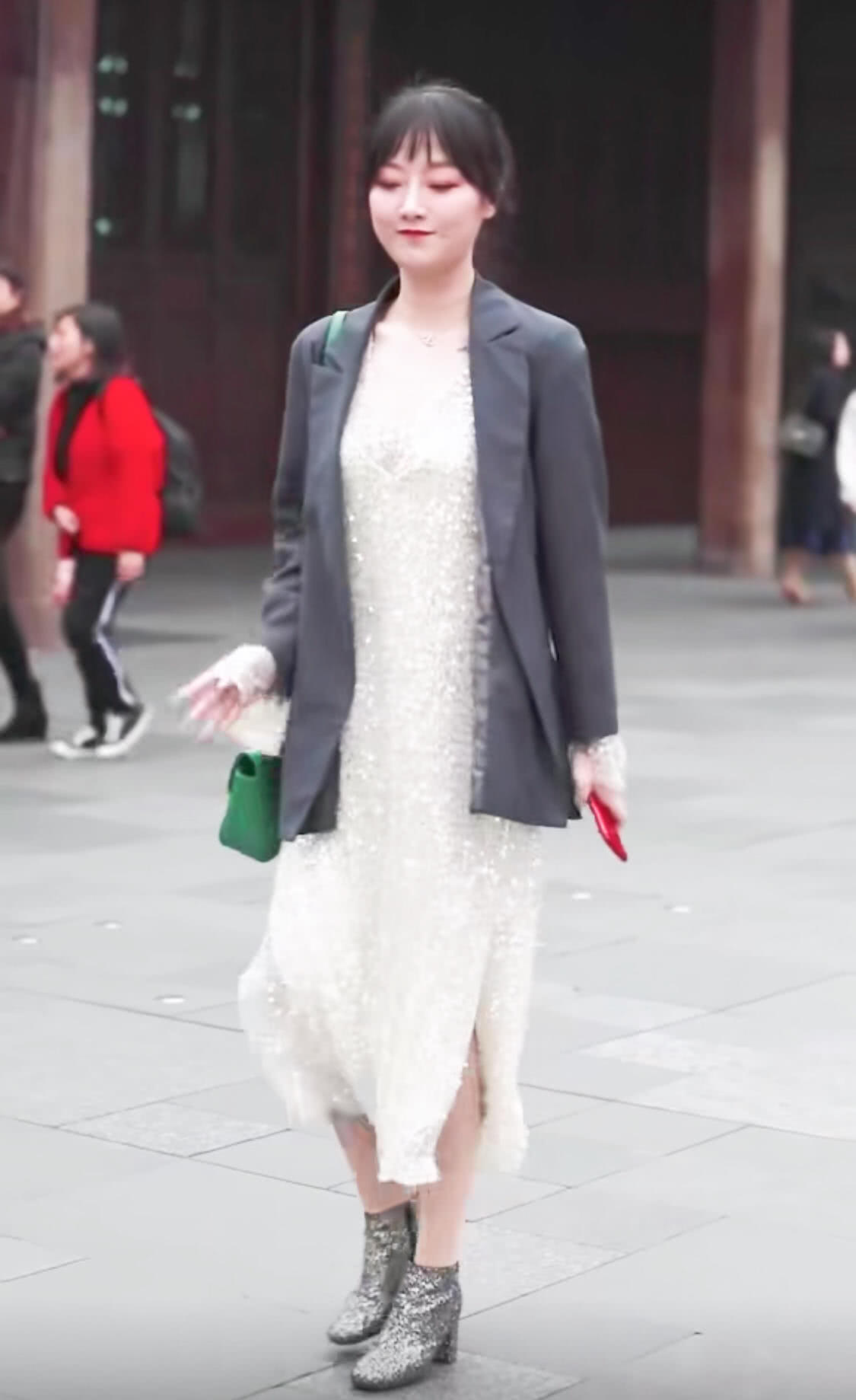 有一种鞋子叫“犀牛鞋”，看着丑但穿起来效果惊艳，女神都想拥有