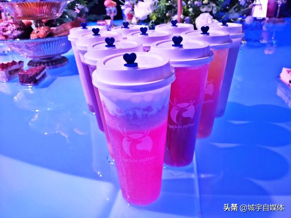 瑞幸咖啡小鹿茶与喜茶的对比,瑞幸咖啡刘昊然代言的小鹿茶