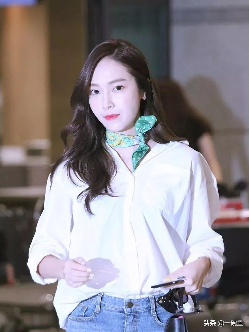 黄皮染什么发色显白,烫发显白发色2020流行色黑黄皮