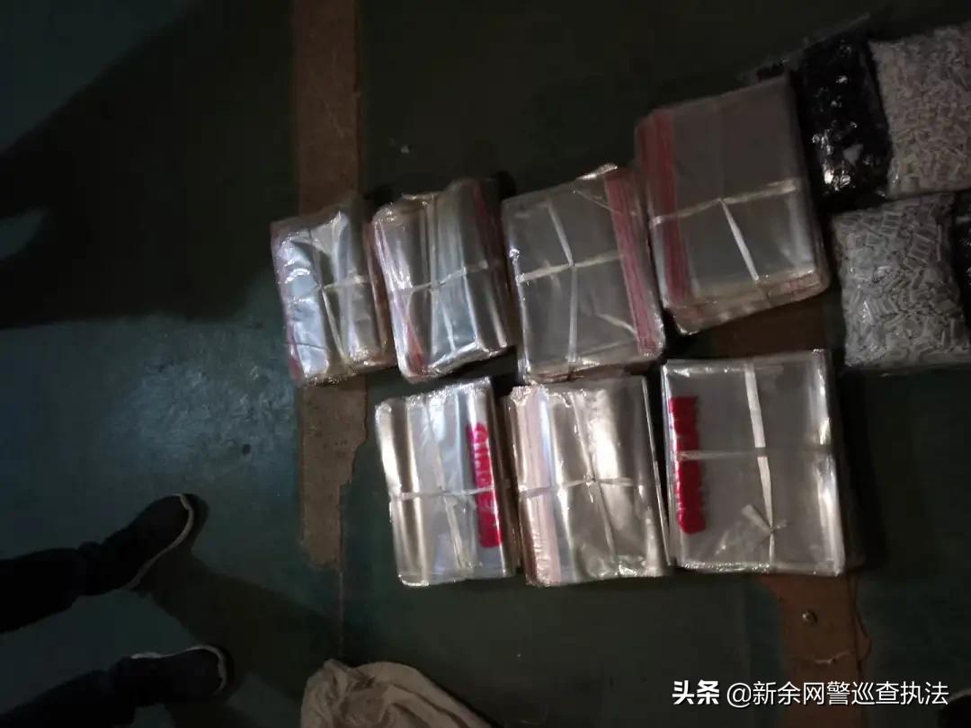 打击假冒羽绒服,警方查封假羽绒服