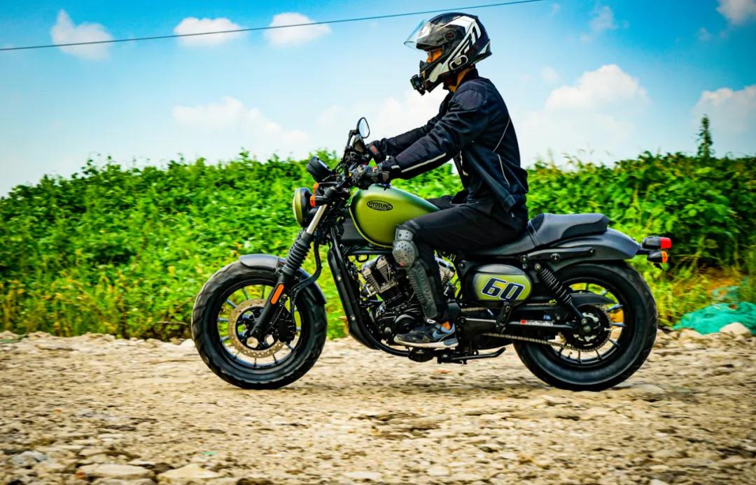 胖虎测评轻骑晓胜GV125S：唯一水冷V缸6气门21980元