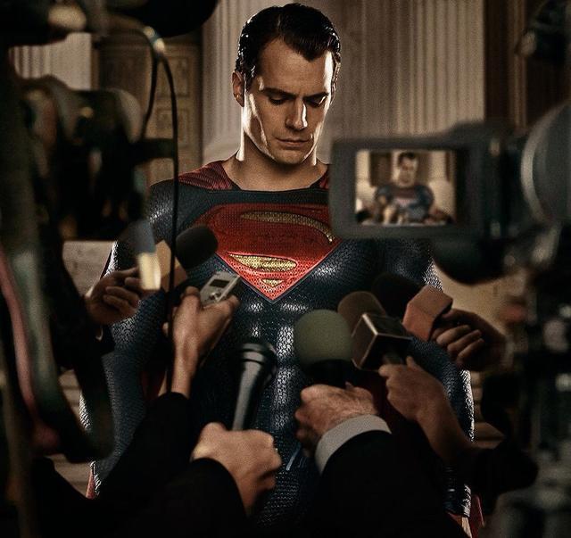 亨利不演超人也不演猎魔人了吗,亨利不演超人吗