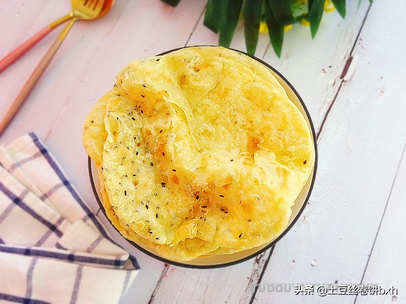 不发面不揉面做饼方法简单又好吃,发面柔软的杂粮饼做法带模具的