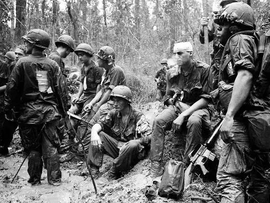 特朗普慰问驻伊美军，却被翻出逃兵役涉嫌“造假”的旧账？