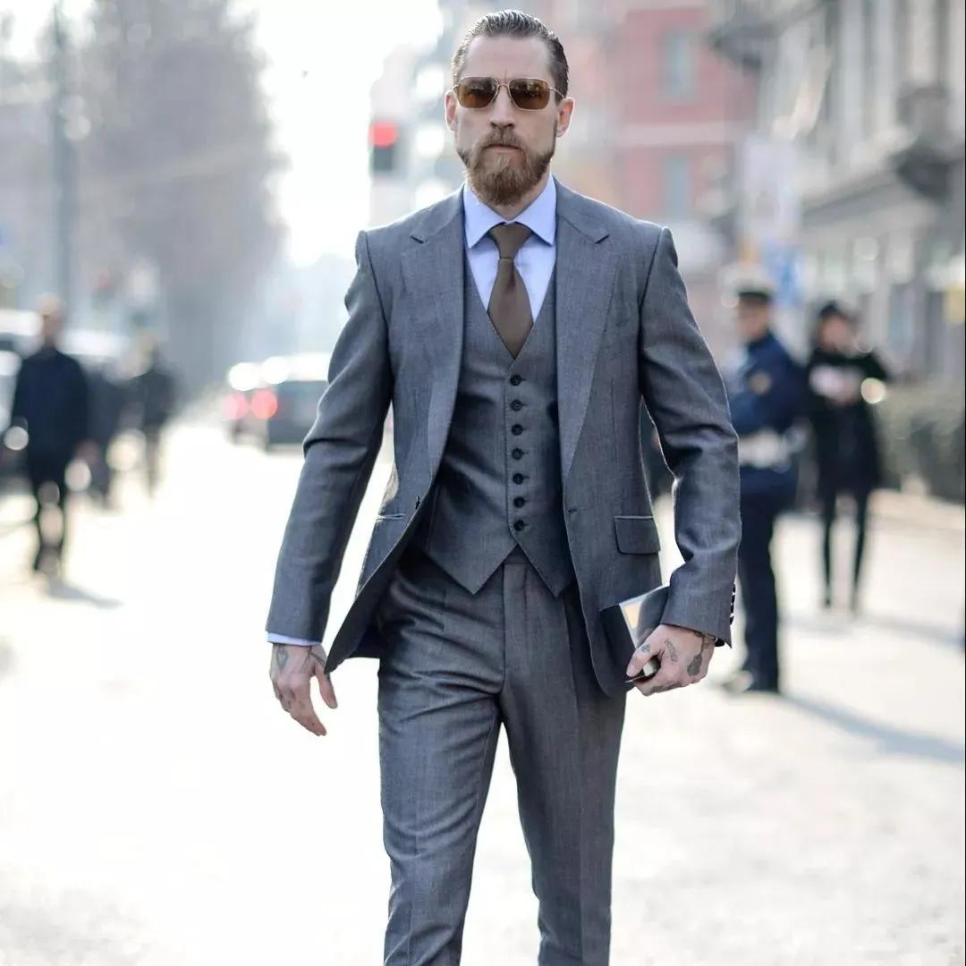 裸穿西服应该怎么选,怎么选择适合自己的西服