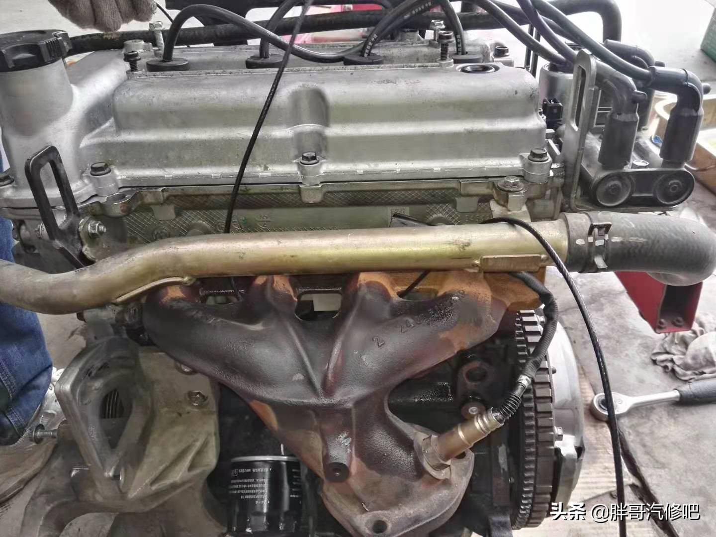 五菱宏光1.2机油少咋回事啊,五菱宏光1.2发动机机油孔在哪里