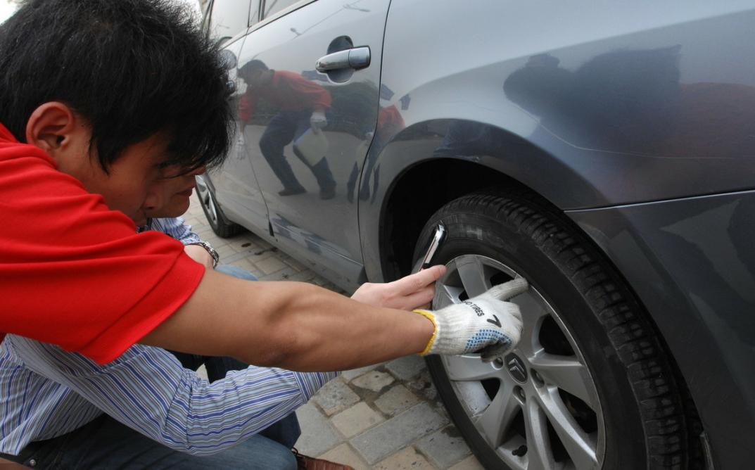 四轮定位和动平衡哪个简单,四轮定位和动平衡区别在哪