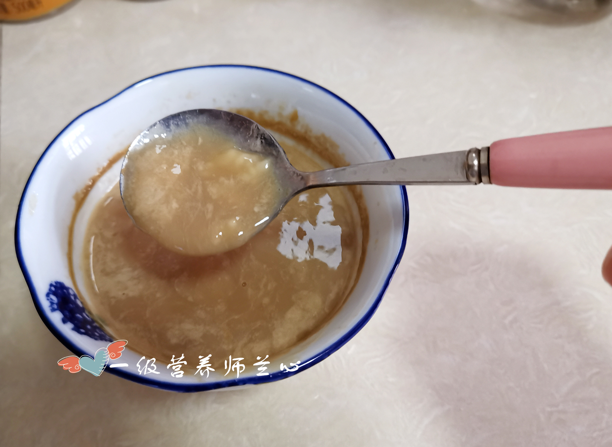 家人不喜欢喝牛奶，我加了个鸡蛋和白凉粉，老公孩子都抢着吃