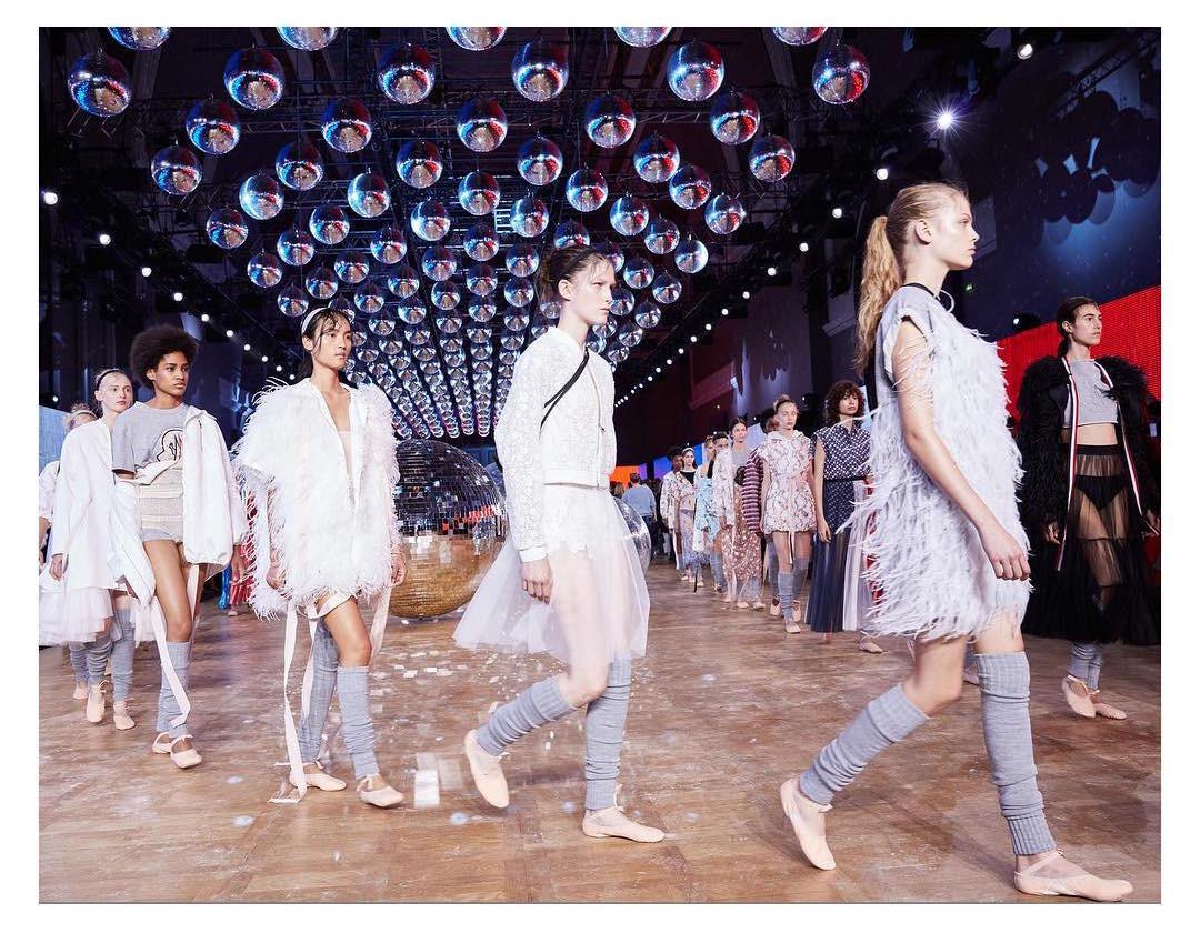 moncler羽绒服上万值不值,moncler盟可睐羽绒服款式