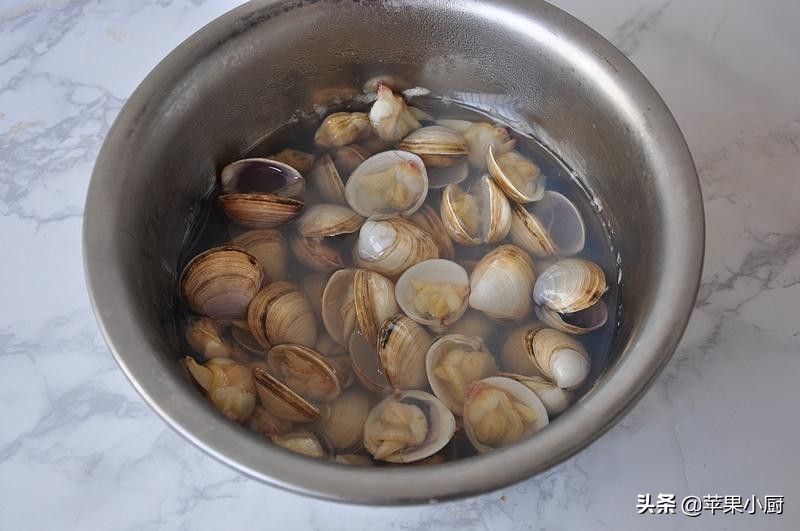 海鲜能不能和素菜一起吃,请问海鲜不能和什么菜一起吃