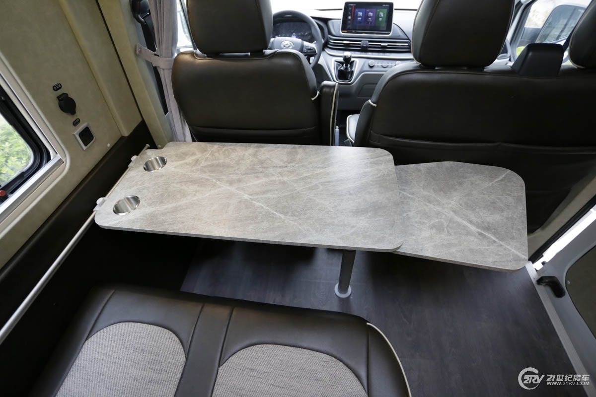 25万大通v90七座,大通v90自动挡5.95米长轴高顶房车