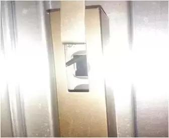 防盗门上缝隙不均怎样调,防盗门划掉漆怎么修复