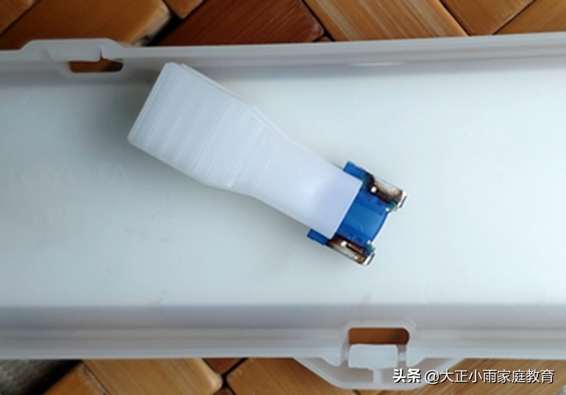 1.2t卡罗拉点烟器保险丝,卡罗拉点烟器保险丝更换教程